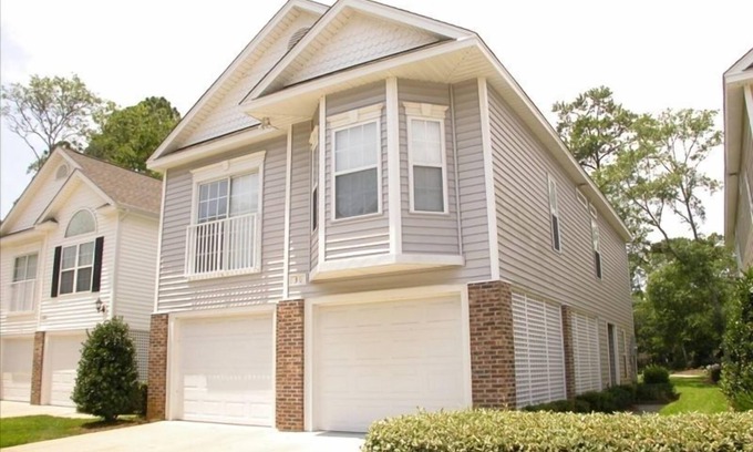 North Myrtle Beach Cabaña | Hermosa cabaña en NMB - Ropa de cama y limpieza incluidas, sin motocicletas