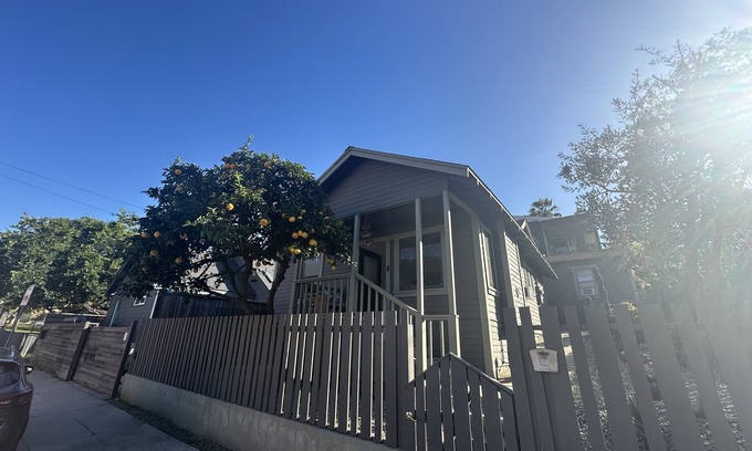Elysian Heights Cabaña | Beautiful Cottage in Echo Park Los Angeles .
