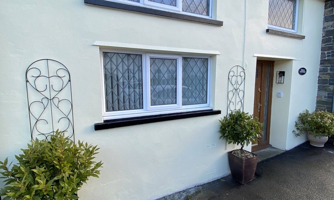 Rhayader Cabaña | Beautiful cottage in the heart of Rhayader with riverside views ( pet friendly)