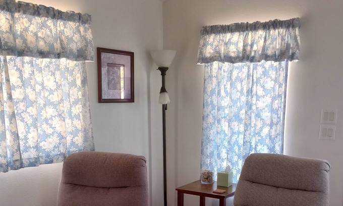 Yuma Cabaña | Beautiful Cottage in RV Park
