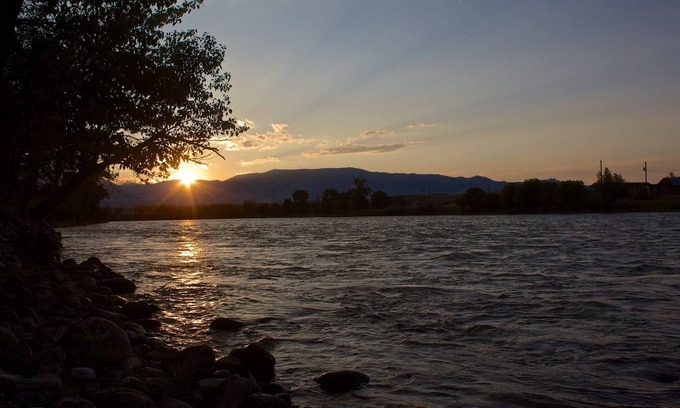 Livingston Cabaña | Hermosa casa de campo en el río Yellowstone con acceso privado de pesca