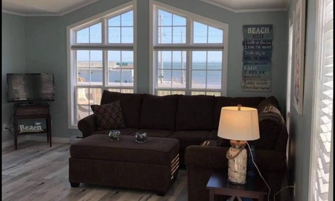Fernwood Casa | Beautiful cottage overlooking the Northumberland straight!!