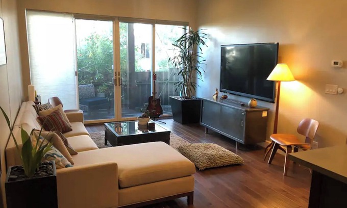 Eureka Valley Cabaña | Beautiful Cottage, hot tub, in great neighborhood
