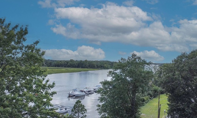Delanco Cabaña | Beautiful Cottage with Water Views - 2 Bedrooms