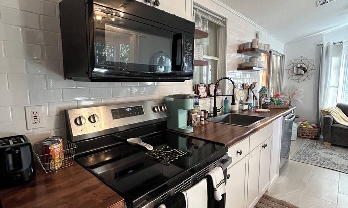 Kissimmee Cabaña | Beautiful Cottage! Your Home Away From Home. 4 miles from Disney, Kissimmee