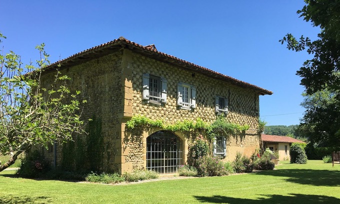 Sariac-Magnoac Casa | Hermosa casa de campo para 10 + personas. Piscina climatizada.