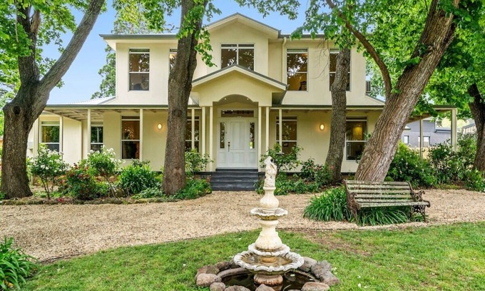 New Norfolk Casa | Beautiful country home in the Derwent Valley