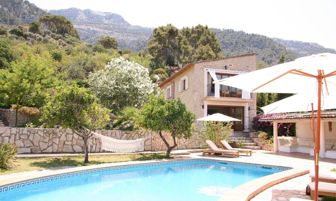 Biniaraix Villa | Hermosa villa de campo con piscina privada y jardín enorme