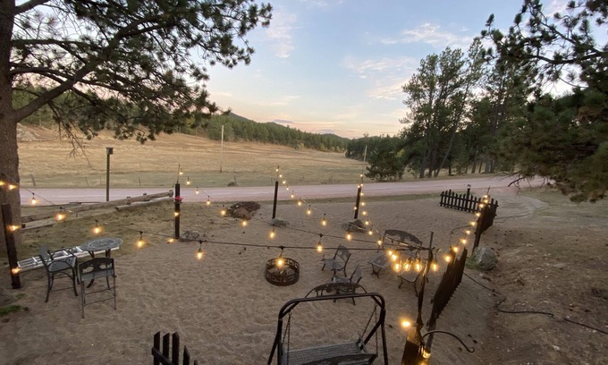 Custer Casa | Beautiful, Countryside, 6 Bdrm Next to Custer State Park with Air Conditioning