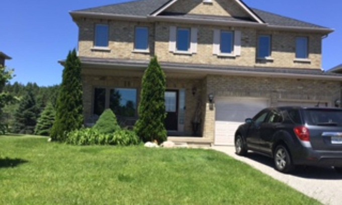 Collingwood Casa | BEAUTIFUL Cozy 5BDRM House - only 3 minute drive to Blue Mountain