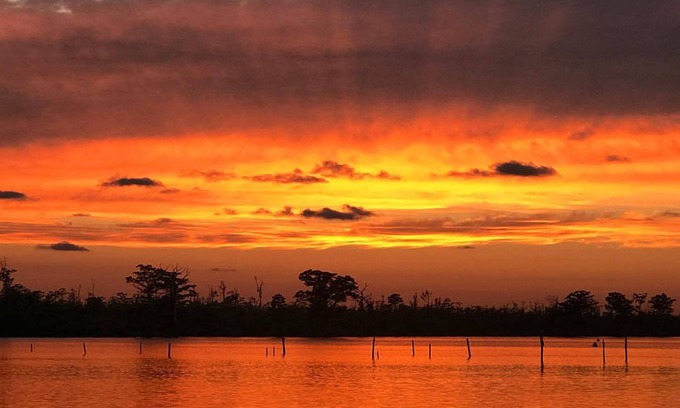 Columbia Casa | Hermosa y acogedora casa de campo, a dos minutos a pie del paseo marítimo del río Scuppernong