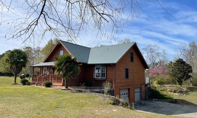 Deep Run Casa | Beautiful Creek-front Cabin convenient to Greenville and Kinston