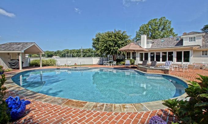 Selbyville Casa | Beautiful custom home on 1.5 acres with large heated saltwater pool and spa!