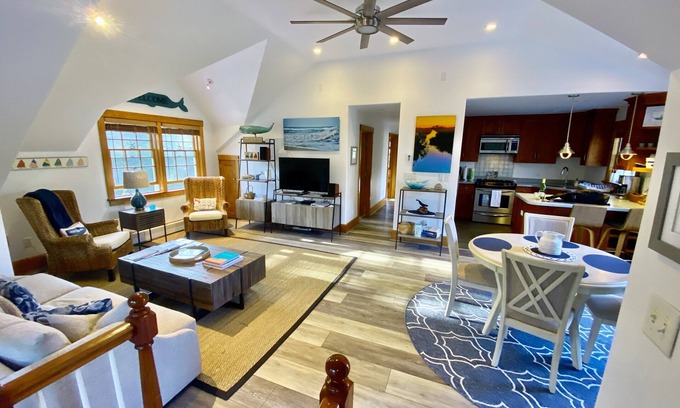 Eel Point Casa | Hermosa casa personalizada en gran propiedad privada. 10 minutos a pie de playa!