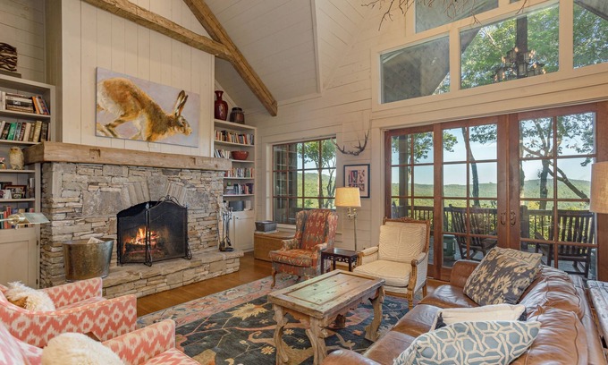Glenville Casa | Beautiful custom home in Chinquapin