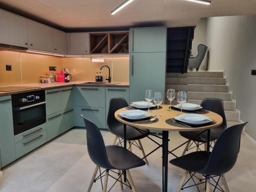 Letnany Apartamento | Beautiful Duplex 20 min from center