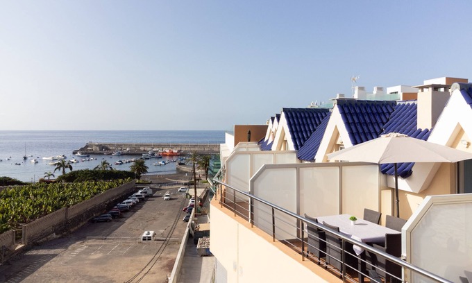 Playa San Juan Apartamento | Bonito dúplex en frente del mar en Playa San Juan