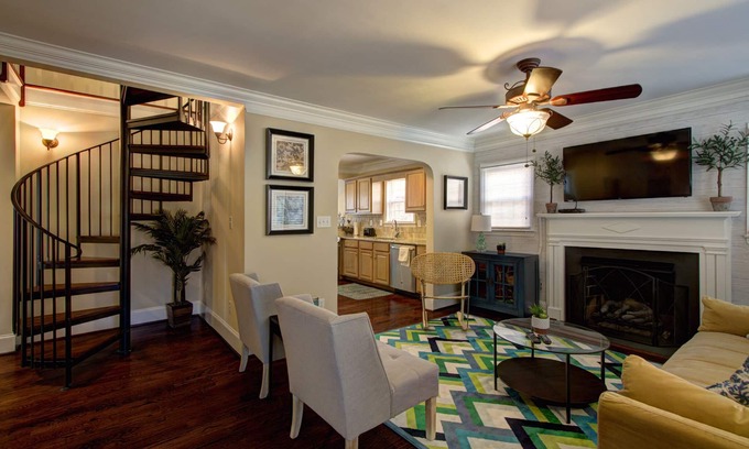 Charlotte Casa | Hermosa Elizabeth Bungalow