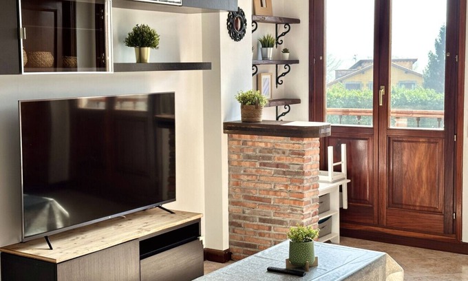 San Mames de Meruelo Apartamento | Beautiful and cozy apartment close to city center with a living room and bed room
