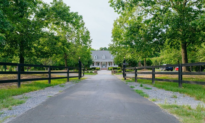 Apex Casa | Beautiful Estate in 19 acres of land in Apex
