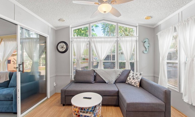 Kissimmee Cabaña | Beautiful, family-friendly cottage just 4 miles from Disney World