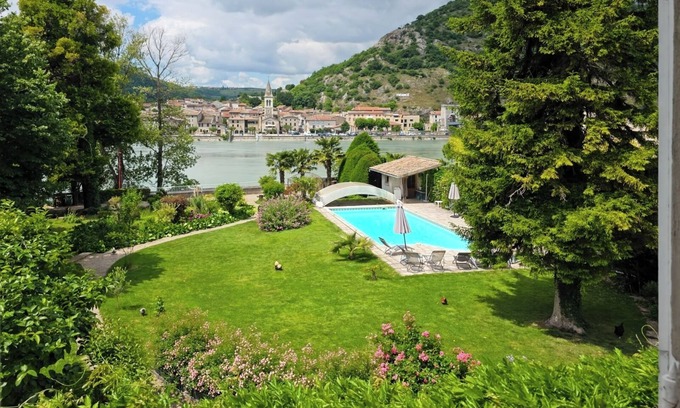Andancette Casa | hermosa casa familiar con piscina privada en las orillas del Ródano