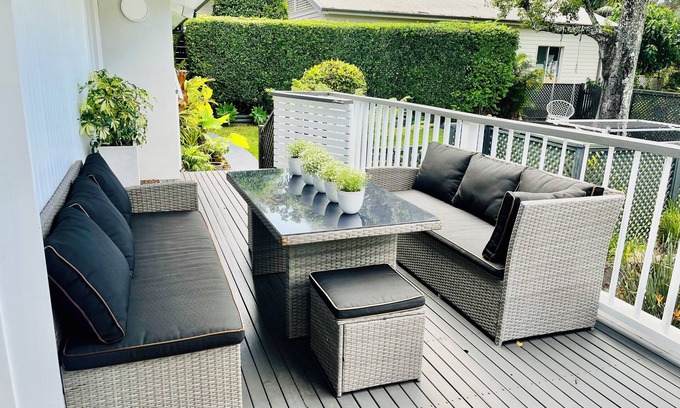 Bayview Casa | Beautiful family home close to parks, water and cafes.