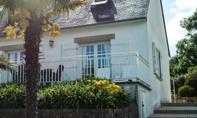 Roscanvel Casa | Beautiful family home with splendid sea view