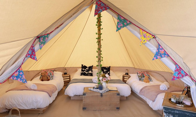 Hundall Cabaña | Beautiful Family or Friends Bell Tent in the Quiet Countryside. Dog Friendly.