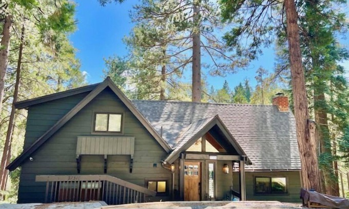 Blue Jay Cabina | Beautiful family cabin w/ forest views. Walk to Blue Jay, 2 miles to the Village