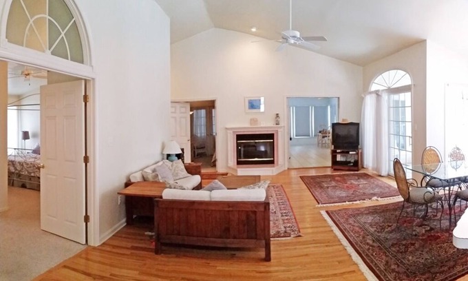 Bethany Beach Casa | Hermosas Family Vacation Home-Pasos para Piscina, Golf, Tenis, Zona de juegos, y más