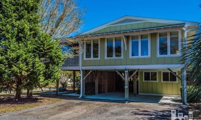 North Carolina Coast Cabaña | Hermosa y familiar Carolina Beach Cottage con carrito de golf, bicicletas, kayaks