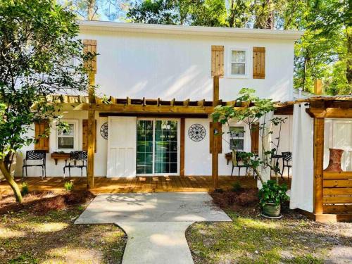 Fernandina Beach Casa | Beautiful farmhouse in Fernandina Beach