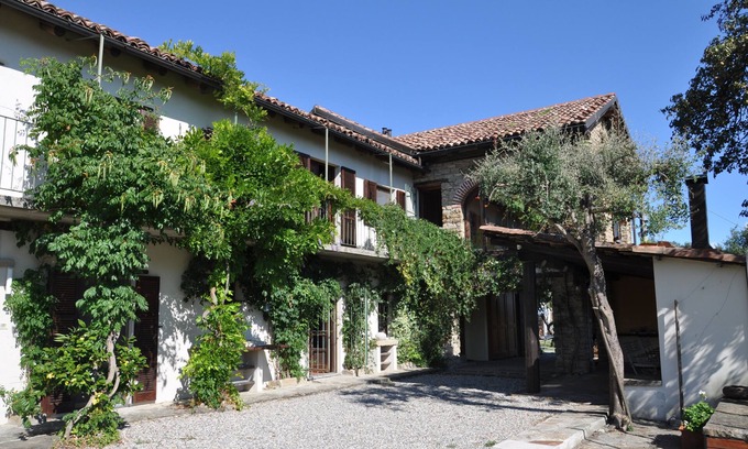 Loazzolo Villa | Hermosa casa de campo en Loazzolo, Piamonte, con piscina privada y vistas panorámicas.