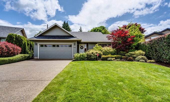 Eugene Casa | Beautiful Ferry Street Bridge Home, minutes from UO, downtown, and bike paths!