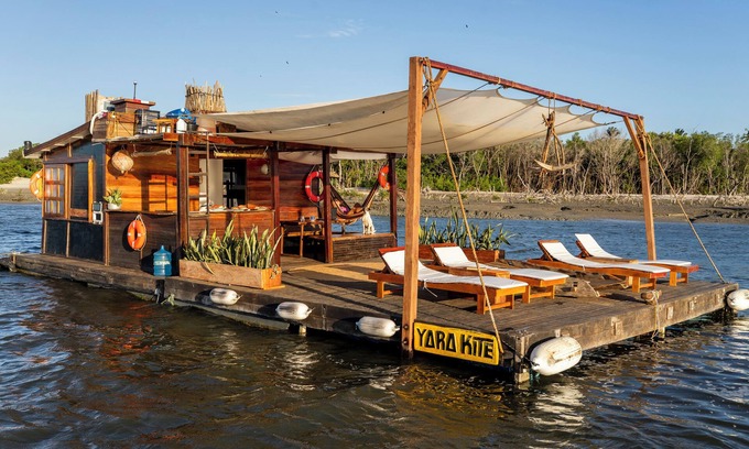 Guriu Village Alquiler De Eote | Floating Villa for Kitesurfers and ocean lovers