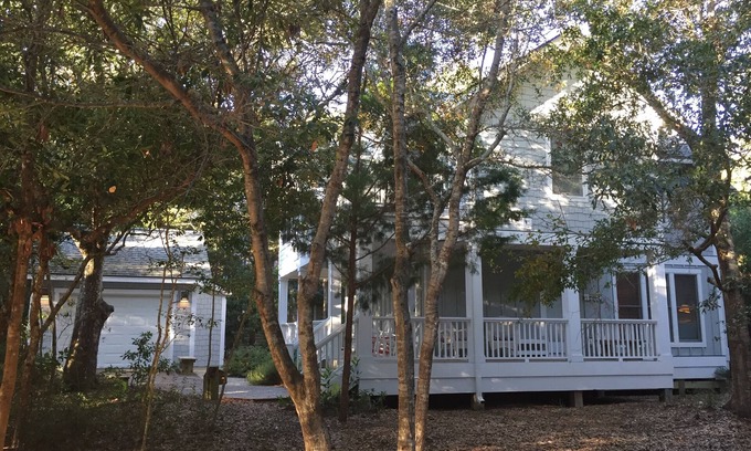 Bald Head Island Casa | ¡HERMOSA decoración en The Hiding Place en el bosque con BHI Club INCLUIDO!