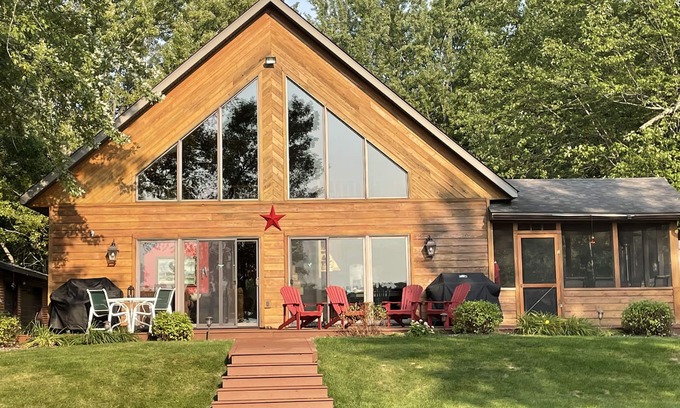 Siren Cabina | Hermoso Four Season Northern Wisconsin Lakeshore Chalet