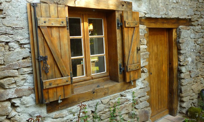 Dompierre-les-Eglises Cabaña | Beautiful French Country cottage