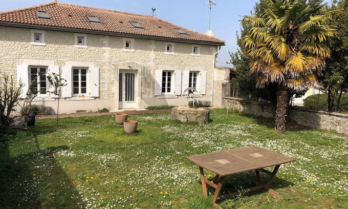 Salles-de-Barbezieux Casa | Hermosa Charentaise 3 dormitorios / 6pers con Jardín