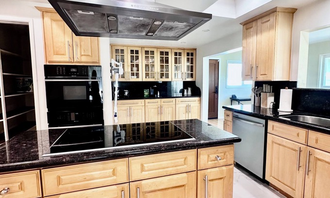 Granada Hills North Casa | Beautiful Fresh Mountain air, Granada Hills Oasis, 3 bedroom 3 bath + Plus Den!