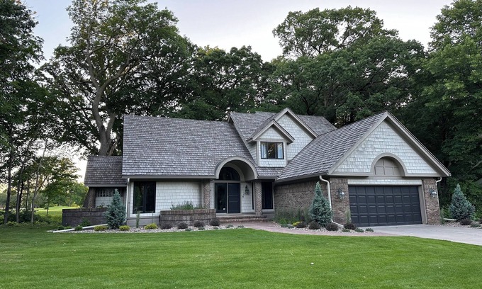 Chaska Casa | Beautiful Fully Remodeled House Located on Hazeltine National Golf Club.
