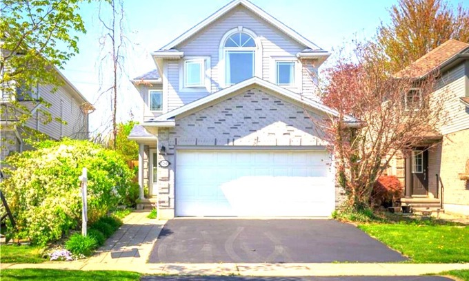 London Casa | Beautiful, Furnished, Clean, Well Situated House with Utilities (4Bed, 1.5Bath)
