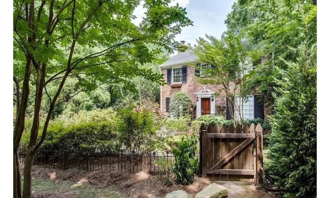 Green Hills Casa | Beautiful Garden Estate
