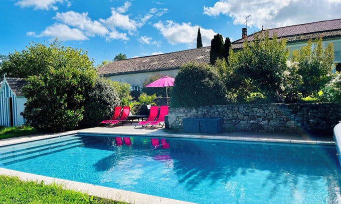 Loubens Cabaña | Beautiful gite set among vineyards with hot tub and use of heated swimming pool