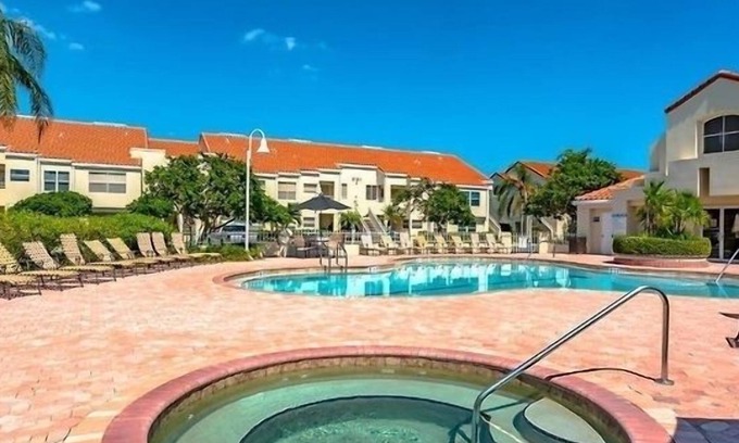 Isla del Sol Condominio | Beautiful Golf course views minutes from St. Pete Beach