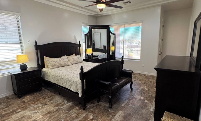Arizona City Casa | Beautiful Golf Course Home - 3 Bedrooms/4 Beds/1 King/1 Queen/2 Full - Office