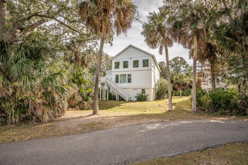 Saint Helena Island Casa | Beautiful Golf View Retreat - 3 Bed 25 Bath with Resort Amenities!