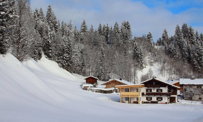 Grundau Apartamento | Beautiful group accommodation near the ski lift