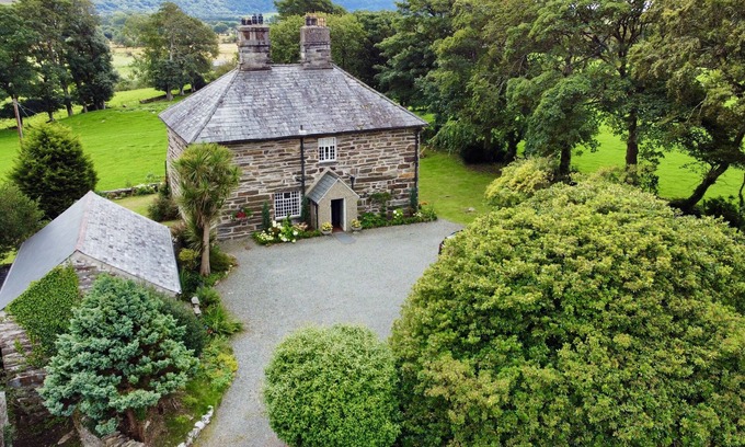 Talsarnau Otro | Beautiful Grade II listed Rectory in the Snowdonia National Park.